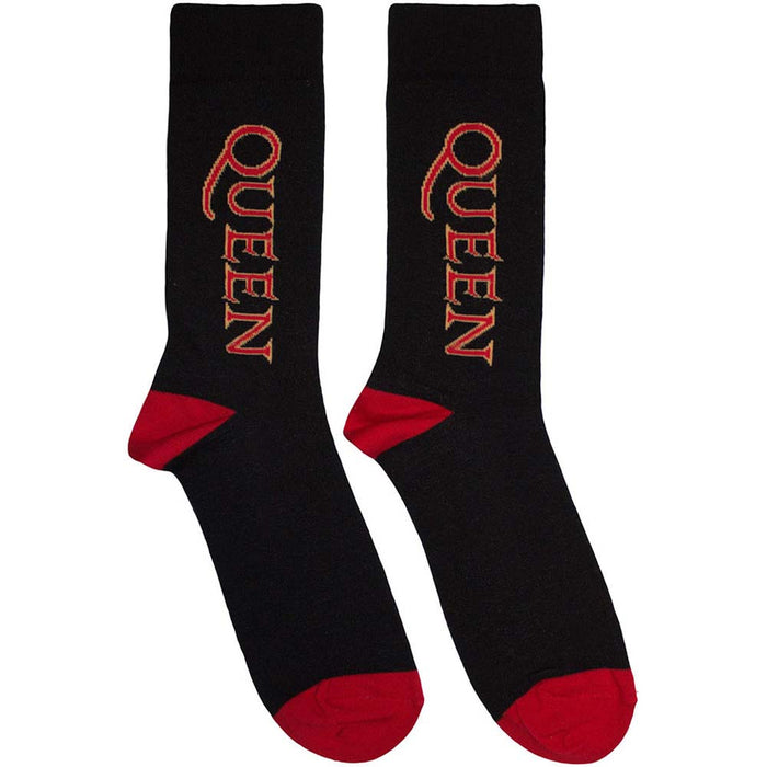 Queen Unisex Ankle Socks: Red Logo Vertical (Black) (UK Size 6 - 11)